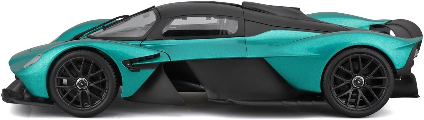 Maisto 1:18 Scale Special Edition 2022 Aston Martin Valkyrie Diecast Vehicle, Green - Image 3